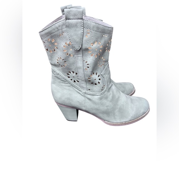 Winter By Bamboo 54 Shoes - Winter by Bamboo 54 Cowboy Boots size 7